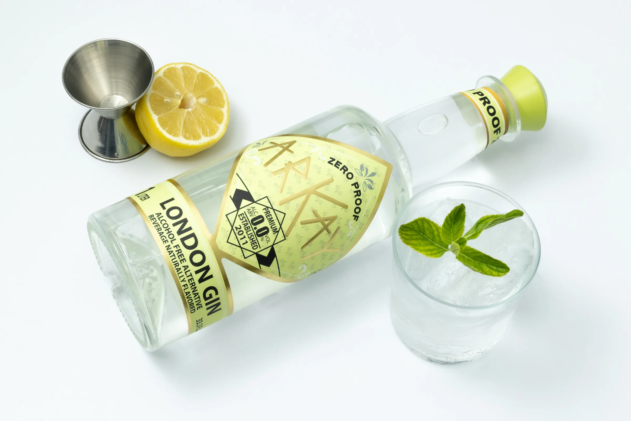 ARKAY London Gin Alternative with citrus, mint and a zero-proof mocktail